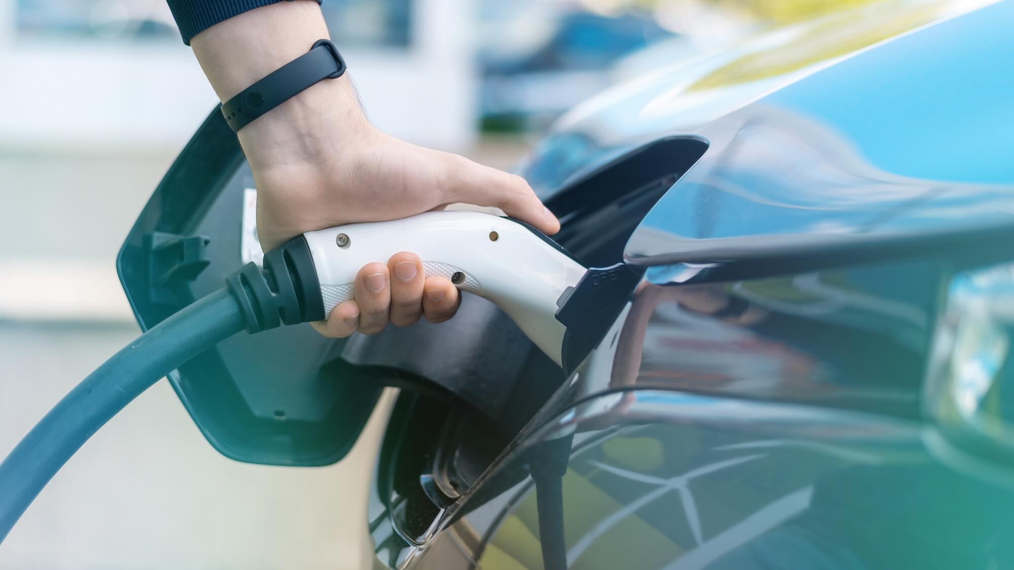 Installation de borne de recharge pour véhicules électriques